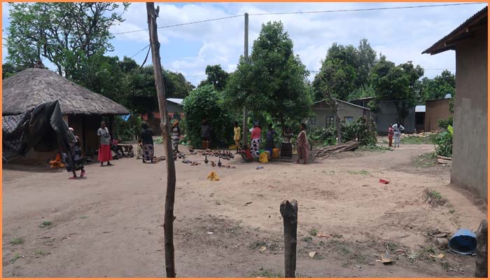 Visit the smaller tribes outside the Omo Valley